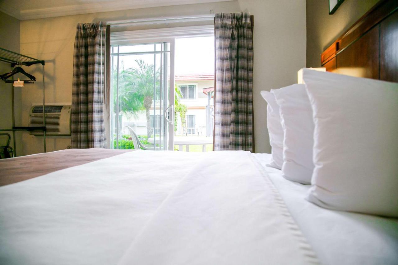 Quality Inn & Suites Thousand Oaks - Us101 Zewnętrze zdjęcie