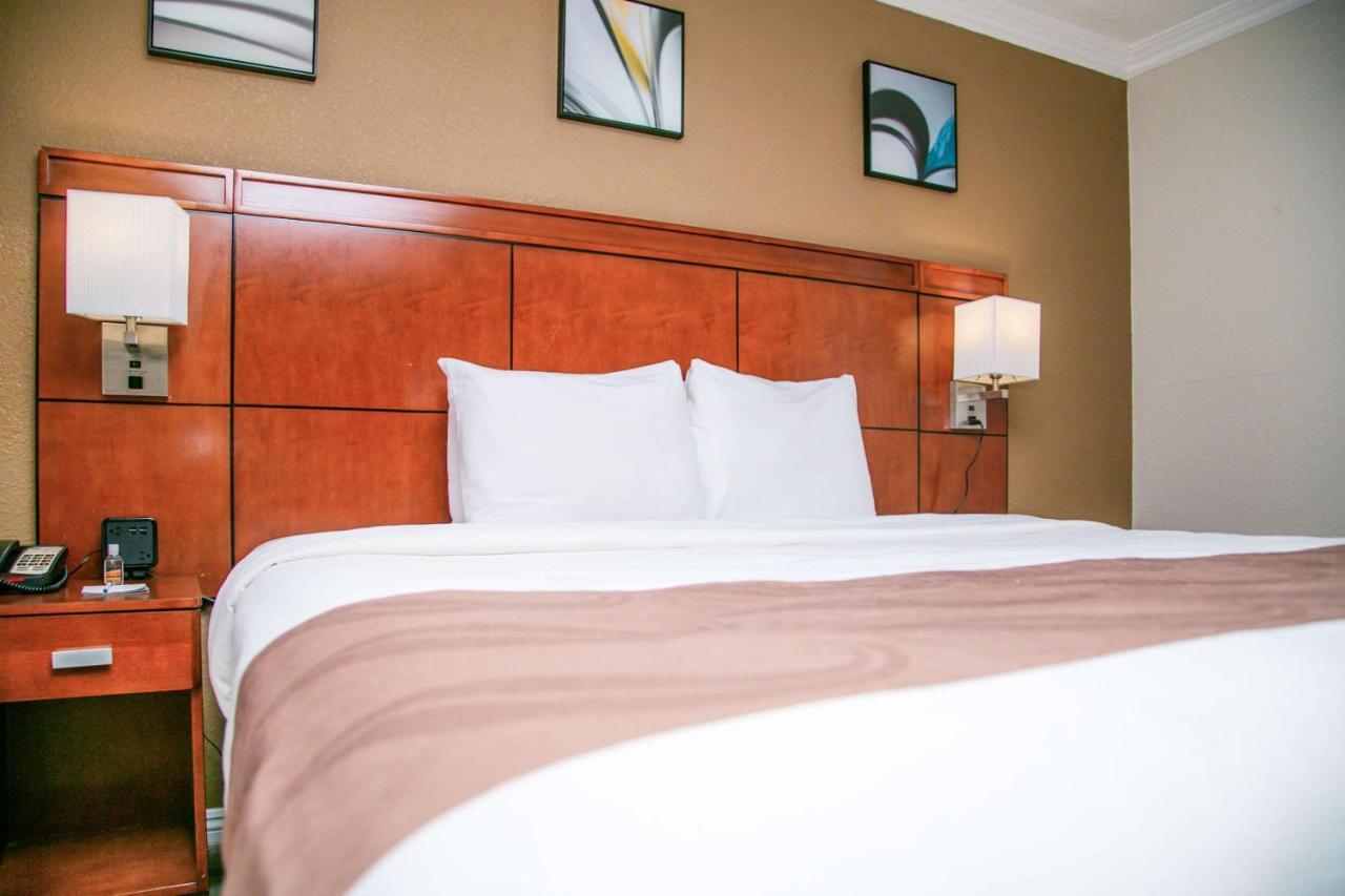 Quality Inn & Suites Thousand Oaks - Us101 Zewnętrze zdjęcie