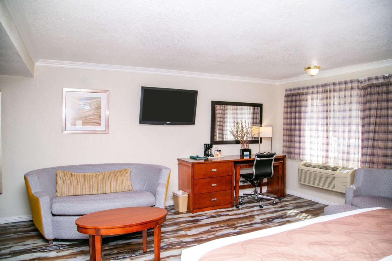 Quality Inn & Suites Thousand Oaks - Us101 Zewnętrze zdjęcie